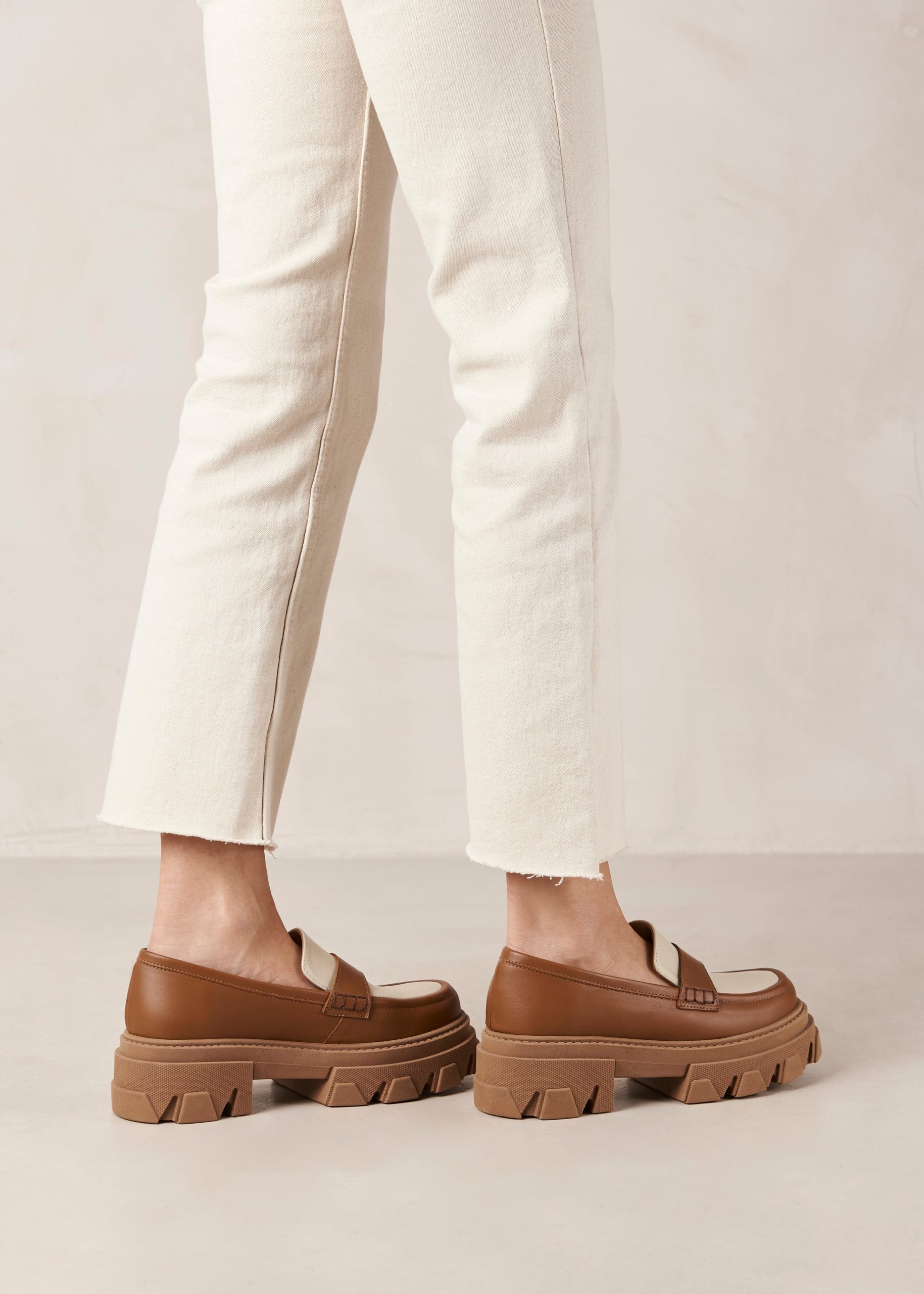 Trailblazer Bicolor Tan Cream Leather Loafers - Image 4